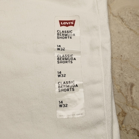 NWT Levi's Womens Classic Bermuda Shorts Mid Rise 5-pocket White Denim 14 - Picture 4 of 6